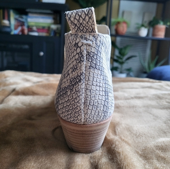 Dolce Vita Ankle Booties - Picture 4 of 6